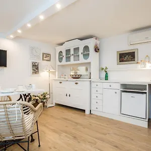  Appartamento Charming At House Rustica With Terrace And Nearby Parking